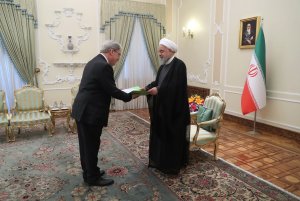 تقدیم استوارنامه سفیر فرانسه