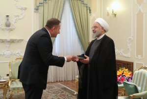 تقدیم استوارنامه سفیر لهستان