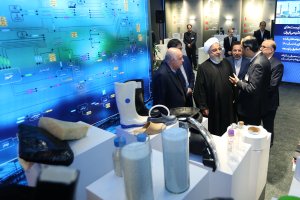 بازدید دکتر روحانی از نمایشگاه دستاوردهای صنعت پتروشیمی کشور 