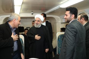 دکتر روحانی وارد شهر جدید هشتگرد شد