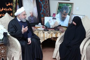 دکتر روحانی در منزل سردار شهید سپهبد حاج قاسم سلیمانی
