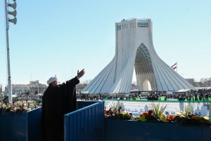 رئیس جمهور در اجتماع بزرگ مردم تهران در مراسم راهپیمایی 22 بهمن