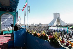 رئیس جمهور در اجتماع بزرگ مردم تهران در مراسم راهپیمایی 22 بهمن