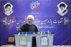 دکتر روحانی رای خود را به صندوق ریخت/بازدید از بخش های مختلف ستاد انتخابات کشور