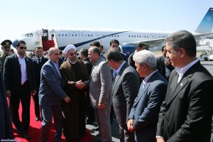 ورود رییس‌ جمهوری به تاجیکستان / استقبال رسمی در کاخ ملت/ مذاکرات خصوصی روحانی - رحمان