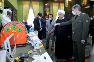 بازدید دکتر روحانی از نمایشگاه دستاوردهای داخلی حوزه مقابله با بیماری کرونا