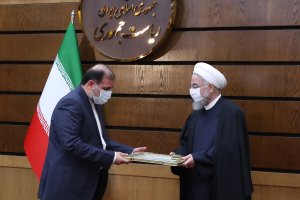  آئین تکریم از خادمان قرآن کریم