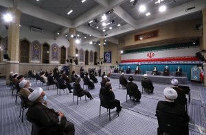  برنامه تحولی دولت مستند به سند بسیار ارزشمند بیانیه گام دوم انقلاب اسلامی . ما حتما دنبال رفع تحریمهای ظالمانه خواهیم بود اما سفره مردم و اقتصاد را شرطی نخواهیم کرد