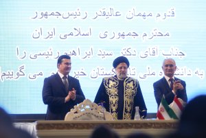 اعطای مدرک دکترای افتخاری به رئیس جمهور و سخنرانی در دانشگاه ملی تاجیکستان