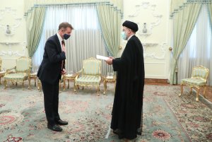 تقدیم استوارنامه سفیر بریتانیا