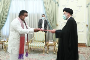 تقدیم استوارنامه سفیر سریلانکا