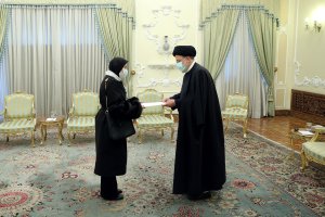 دریافت استوارنامه سفیر جدید فلسطین