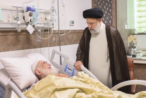 عیادت از آیت الله العظمی نوری همدانی