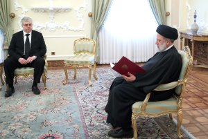 دریافت استوارنامه سفیر جدید « روسیه »