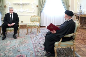 دریافت استوارنامه سفیر جدید « روسیه »