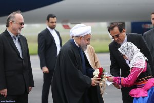 دکتر روحانی وارد رشت شد