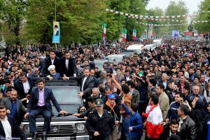 استقبال باشکوه مردم گیلان از دکتر روحانی
