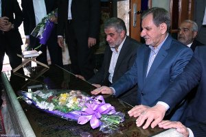دکتر جهانگیری به شهید محراب ادای احترام کرد
