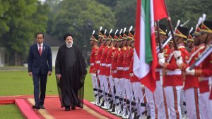 Joko Widodo officially welcomes Dr Raisi at the Indonesian presidential palace/ 21-Gun Salute performed