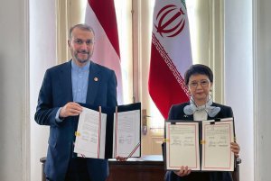 امضای اسناد همکاری بین ایران و اندونزی توسط وزرای دو کشور