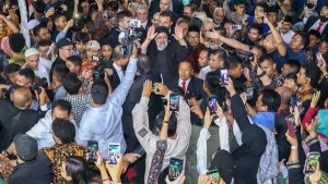 موالاة أهل بیت الرسالة علیهم السلام من میزات الشعب الاندونیسی الممتازة/ فلسطین هی أولویة الأمة الاسلامیة و لابد ان یشعر مسلمو العالم بالمسؤولیة تجاه شعوب الیمن و أفغانستان و میانمار المضطهدة/ تتغیر ظروف العالم لصالح تیار المقاومة و الصمد بوجه أعداء العالم الاسلامی