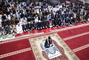 حضور در اجتماع نمازگزاران مسجد استقلال جاکارتا