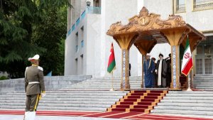 Ayatollah Raisi officially welcomes Sultan of Oman
