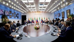 آیة الله رئیسی: تقتضی الامکانیات العالیة و المتنوعة بین البلدین تعزیز مستوی العلاقات بین البلدین الی الأعلی و تنفیذ الاتفاقیات بشکل أسرع/ الرئیس مادورو: لدینا عزم جاد لبذل الجهود لصالح تعزیز العلاقات الثنائیة مع ایران/ نوّه الرئیسان الایرانی و الفنزویلی بدور الشهید الحاج قاسم سلیمانی و سیمون بولیفار کبطلین للنضال مع النظام السلطوی و الأمبریالیة
