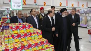 President visits Megasis Iranian store in Caracas
