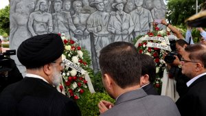 President presents wreath at the monument to the leaders of the Nicaraguan Revolution
