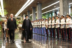 Dr Raisi officially received by his Cuban counterpart