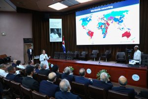 بازدید دکتر رئیسی از مرکز مهندسی ژنتیک و خط تولید (CIGB) هاونا