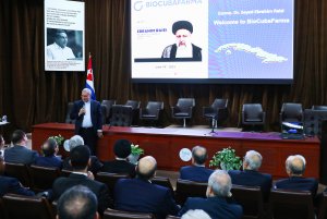 بازدید دکتر رئیسی از خط تولید محصولات مرکز CIGB/ آمادگی کوبا برای همکاری در زمینه فناوری تولید واکسن با ایران