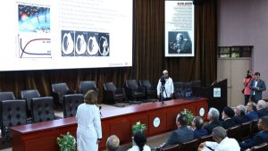 President visits CIGB Genetic Engineering Centre
