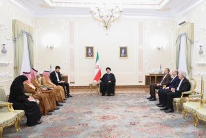 دکتر رئیسی: هیچ مانعی برای توسعه روابط با کشورهای اسلامی نداریم/ دشمنان مسلمانان و رژیم صهیونیستی؛ تنها مخالفان توسعه همکاری‌های ایران و عربستان/ تجربه موفق ایران در مبارزه با تروریسم می‌تواند محور همکاری‌های تهران- ریاض باشد/ فیصل بن فرحان: همکاری با ایران زمینه بهره‌مندی از مرحله طلایی کنونی را برای طرفین فراهم می‌کند/تعامل کشورهای اسلامی تضمینی برای عدم دخالت بیگانگان در منطقه ما است