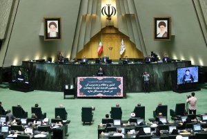 بهره‌گیری از تجربه 6 برنامه قبلی و توجه به ظرفیت‌های کشور در راستای حل مشکلات محور لایحه برنامه هفتم توسعه/ تدوین برنامه هفتم توسعه بر اساس قابلیت اجرا و نظارت و سنجش کیفیت اجرا/ مسئله‌محوری، نگاه به اولویت‌ها و مردم‌پایه بودن از محورهای لایحه برنامه هفتم توسعه
