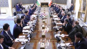 لاتری الجمهوریة الاسلامیة الایرانیة أی مانع أمام توسیع العلاقات مع دول الجوار/ أکد علی ضرورة اعداد خارطة طریق لتطویر الشراکة و تفعیل الاتفاقیات المبرمة بین ایران و أوزبکستان/ الرئیس الأوزبکی: مسافة طویلة بمدة 20 سنة للزیارة‌ الی ایران ناتجة‌ عن غفلة الماضین لاستخدام الامکانیات المتبادلة للبلدین/ تحتاج أوزبکستان الی خبرات ایران الناجحة فی مسار التقدم و الانجاز