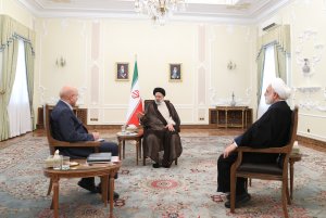 بررسی مسائل اداری و روابط میان سه قوه در نشست مشترک سران قوا