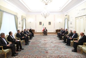 سفرا فرمایشات رهبری درباره راهکارهای عمل بر مبنای اصل یکپارچه عزت، حکمت و مصلحت را کاملا مدنظر داشته باشند/ رویکرد دولت مردمی معطوف به بازگرداندن تعادل به سیاست خارجی است/ از ظرفیت‌های سازمان‌های منطقه‌ای به بهترین شکل برای گسترش همکاری‌ها و مناسبات بهره بگیرید