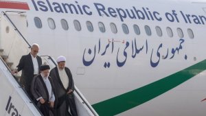 Dr Raisi enters Kerman Province through Bam City Airport
