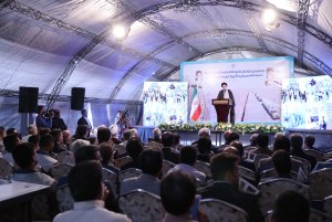 دولت مصمم به جبران عقب ماندگی‌ها در پروژه‌های زیرساختی است/ امروز جبهه تولید قدرت در کشور رفع مشکلات مردم است/ نقش‌آفرینی شرکت‌های بزرگ اقتصادی و سرمایه‌گذاری استان در ایفای مسئولیت اجتماعی و تکمیل پروژه‌های زیر‌ساختی باید ادامه یابد