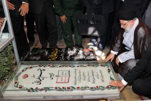 زیارت گلزار شهدای کرمان و مزار حاج قاسم سلیمانی