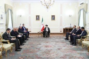 دکتر رئیسی: روابط ایران و الجزایر می‌تواند مبتنی بر مواضع نزدیک دو طرف، در عرصه‌های مختلف از جمله تجاری و اقتصادی گسترش یابد/ اگر همه کشورهای اسلامی با موضع ایران و الجزایر در حمایت از فلسطین همراه بودند، شاهد بسیاری از ظلم‌های نظام سلطه علیه مسلمانان نبودیم/ تمجید وزیر خارجه الجزایر از تلاش ایران برای گسترش روابط با کشورهای همسو، دوست و مسلمان/ سطح روابط اقتصادی و تجاری دو کشور به هیچ وجه تناسبی با روابط سیاسی ممتاز فیمابین ندارد
