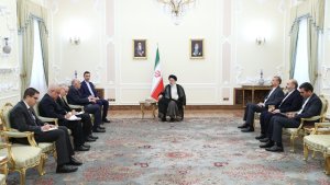 یمکن تطویر مستوی العلاقات الثنائیة بین ایران و الجزائر فی شتی المجالات و الصعد بناء‌ علی مواقفهما المتقاربة/ لوکانت کافة‌ البلدان المسلمة متسقة مع ایران و الجزائر دعما للقضیة الفلسطینیة لم نکن نشهد الیوم معظم المظالم و الجرائم لنظام الهیمنة علی المسلمین