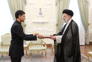 دریافت استوارنامه سفیر جدید « هند »