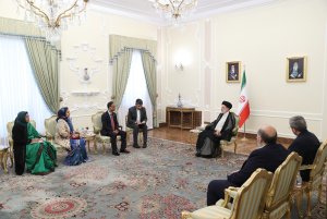 روابط ایران و بنگلادش ریشه‌دار و برخوردار از سابقه تمدنی و فرهنگی است/ تاکید بر هدف‌گذاری افزایش سطح مبادلات دو کشور به یک میلیارد دلار در گام اول/ سفیر بنگلادش: موفقیت سیاست خارجی دولت ایران در توسعه روابط با کشورهای همسایه و اسلامی برای ما مشهود است
