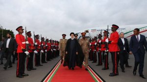 Dr Raisi arrives in Nairobi
