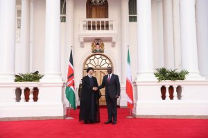 استقبال رسمی  ویلیام روتو از دکتر رئیسی در کاخ ریاست جمهوری کنیا/ شلیک 21 توپ به افتخار رئیس جمهور و هیئت ایرانی