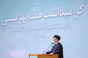 همایش تجلیل از خانواده‌های فرزندپذیر