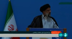  از تجربه دنیا استفاده می‌کنیم اما نسخه حل‌مسئله آن‌ها را بدون مطالعه نمی‌پذیریم